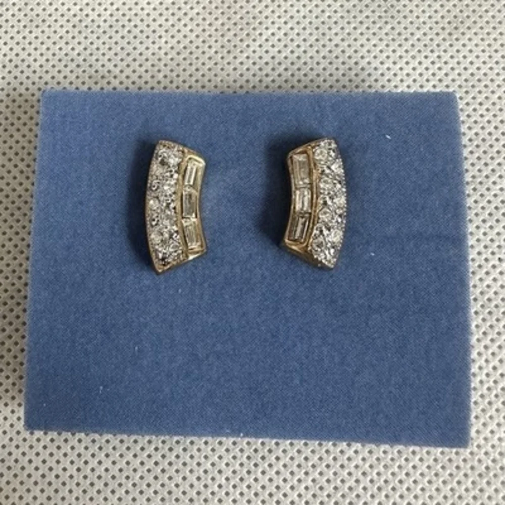 Vintage 2002 Avon Rhinestone Bar Goldtone Earrings New In Box Collectible